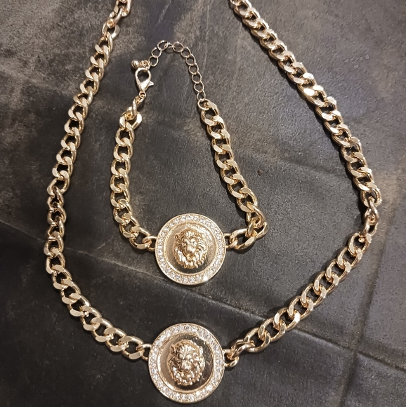 Gold Lion Chain Link Choker Necklace & Bracelet Set - Picture 5 of 7